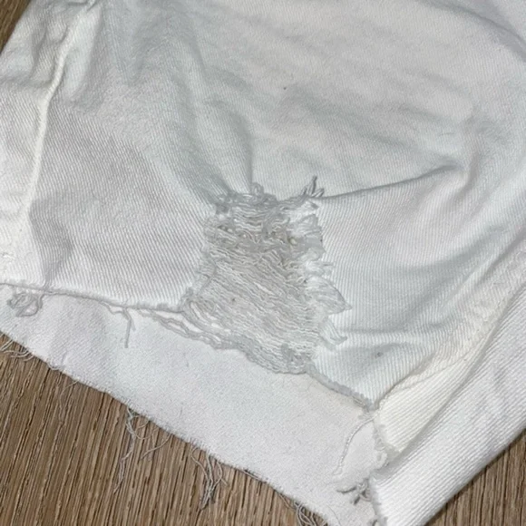 Fashion Nova white distressed shorts - Picture 3 of 5